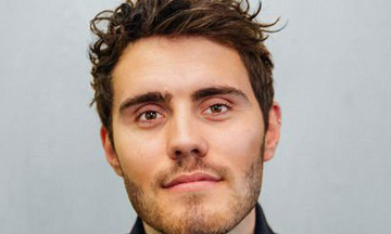 Vlogger Alfie Deyes signs to PR 